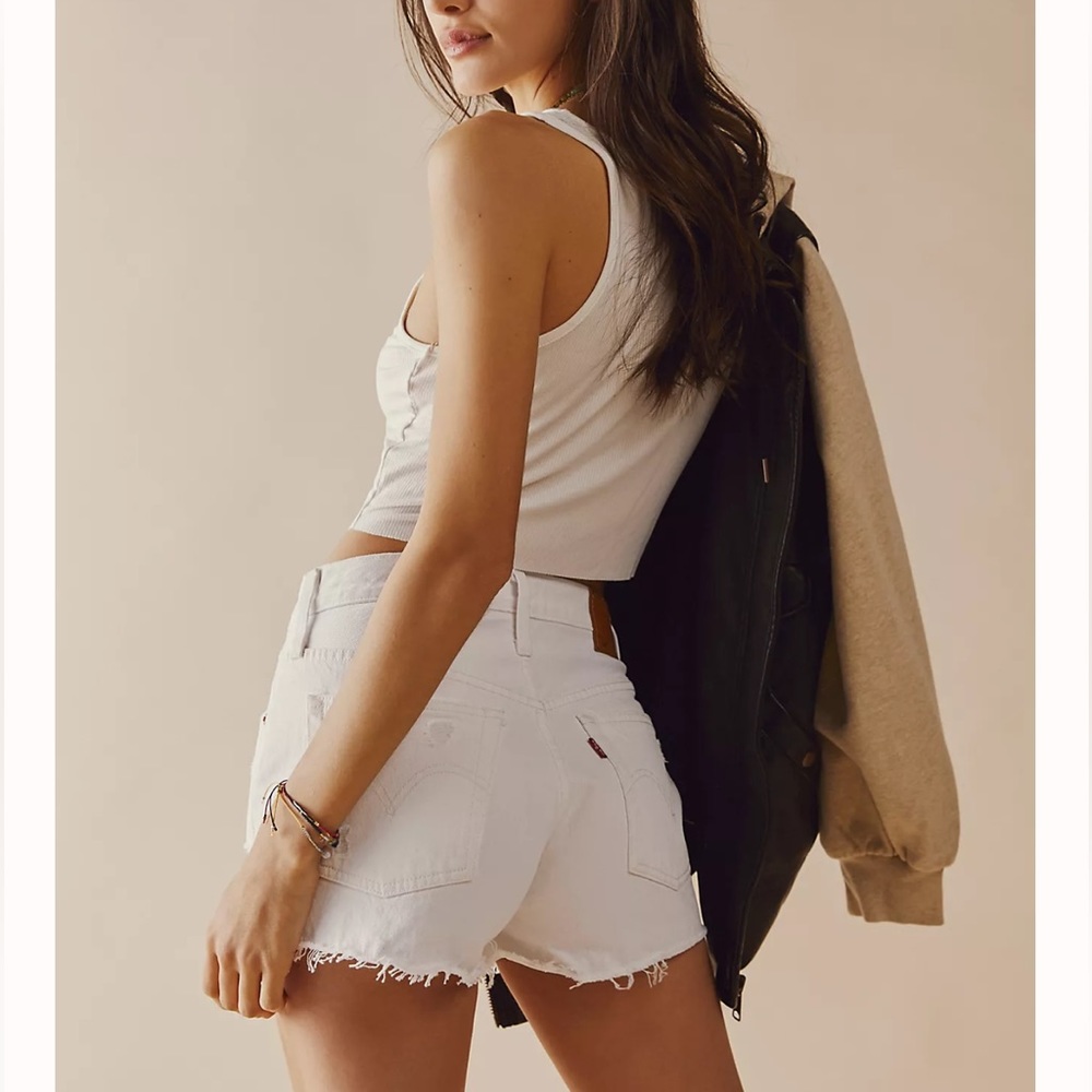Levi’s High Rise frayed shorts